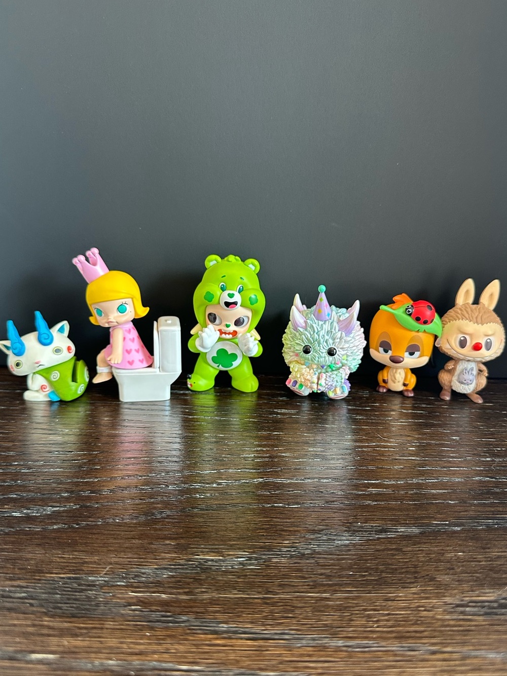 6-piece Pop mart and Labubu Lot, etc